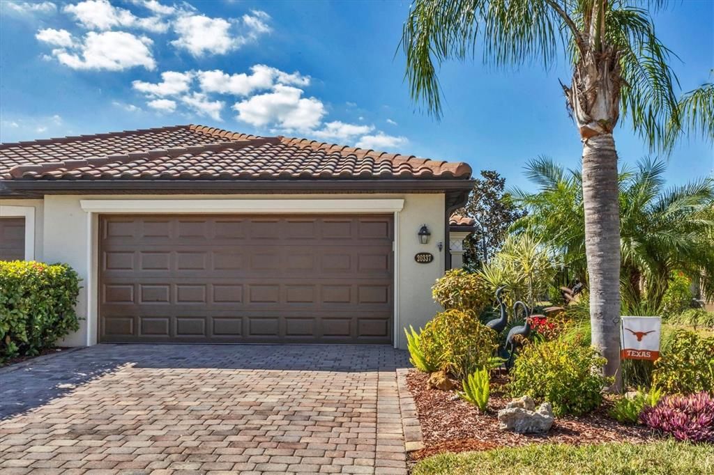 待售: $377,000 (2 贝兹, 2 浴室, 1572 平方英尺)