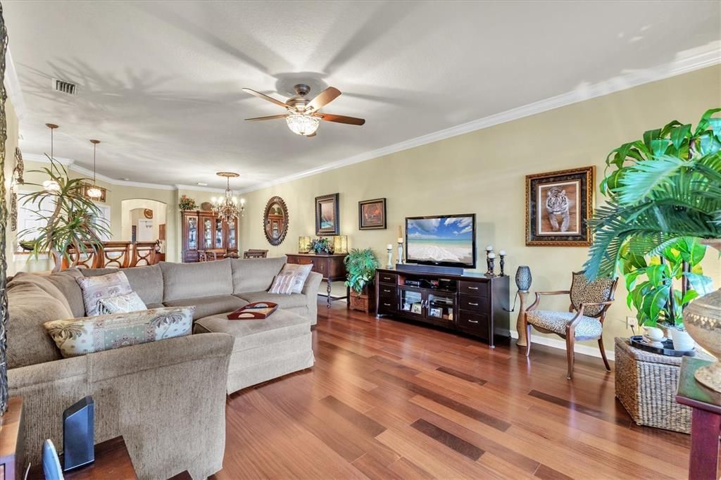 待售: $377,000 (2 贝兹, 2 浴室, 1572 平方英尺)