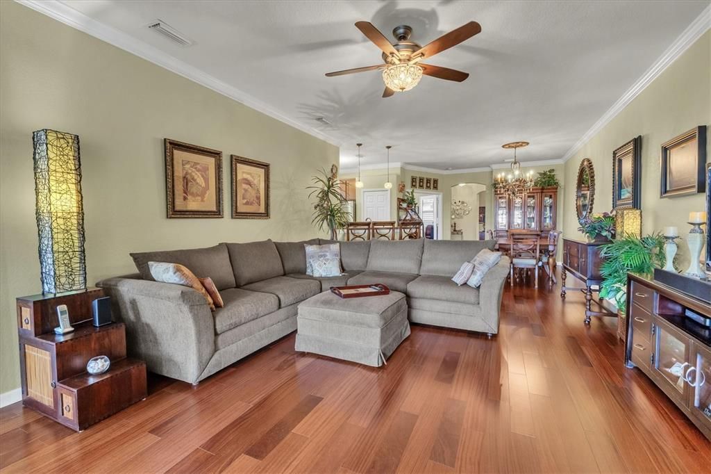 待售: $377,000 (2 贝兹, 2 浴室, 1572 平方英尺)