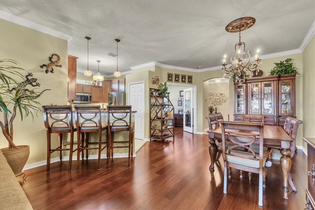 待售: $377,000 (2 贝兹, 2 浴室, 1572 平方英尺)