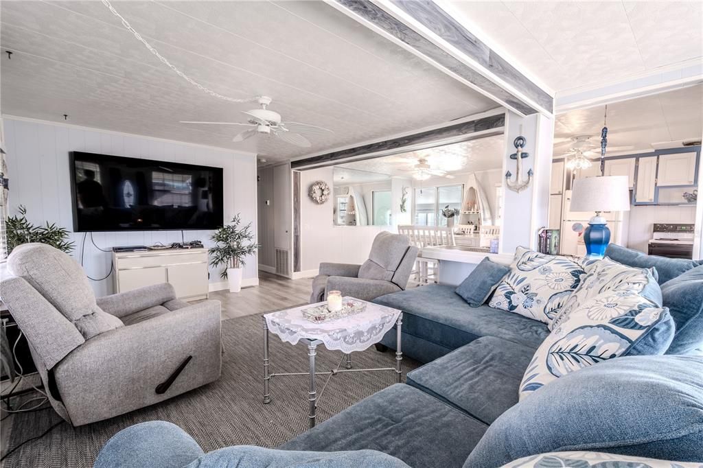 待售: $215,000 (2 贝兹, 2 浴室, 1286 平方英尺)