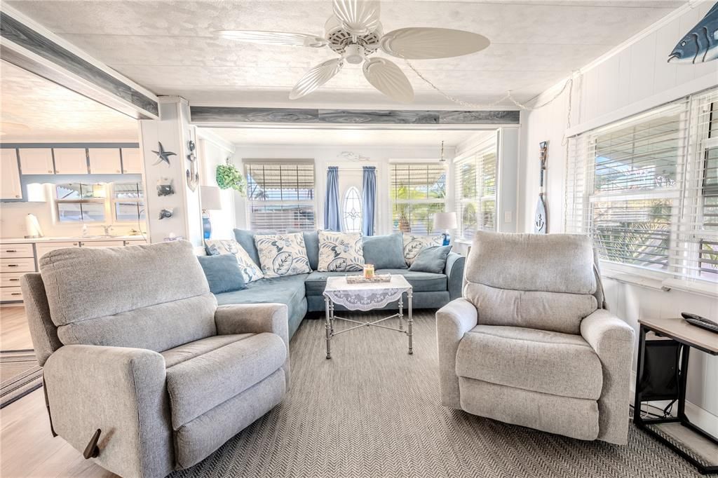 待售: $215,000 (2 贝兹, 2 浴室, 1286 平方英尺)