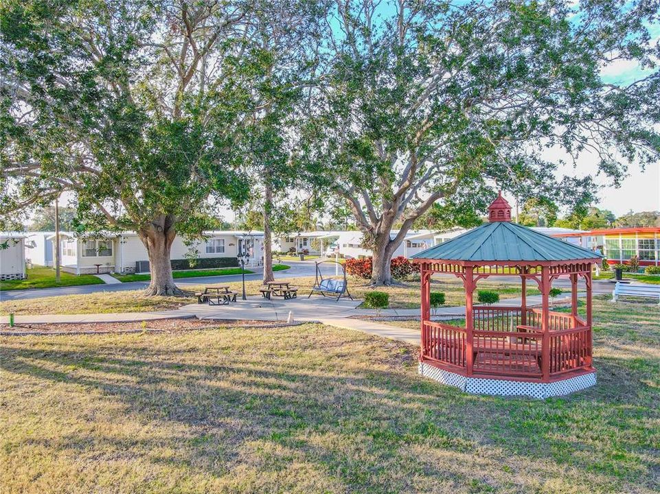 待售: $215,000 (2 贝兹, 2 浴室, 1286 平方英尺)