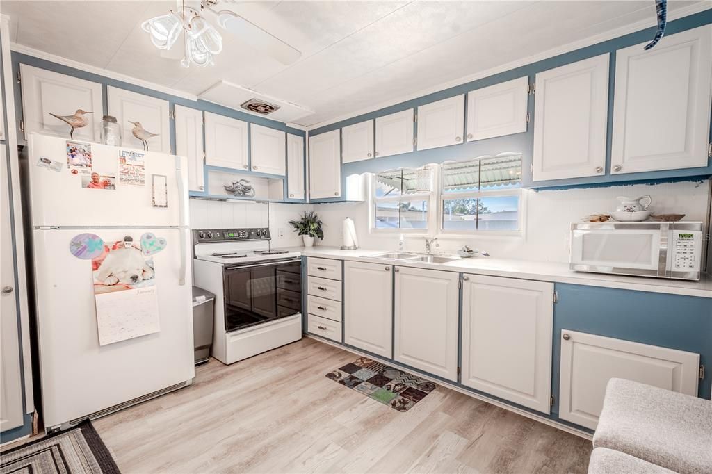 待售: $215,000 (2 贝兹, 2 浴室, 1286 平方英尺)