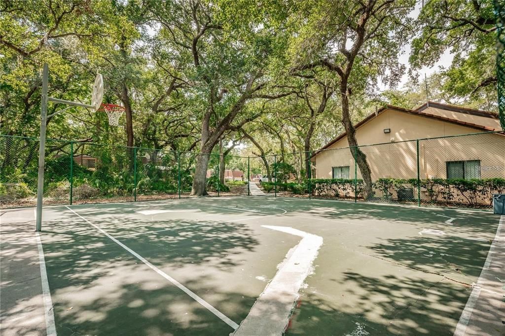 For Rent: $2,350 (3 beds, 2 baths, 1572 Square Feet)