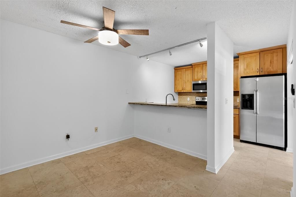 For Rent: $2,350 (3 beds, 2 baths, 1572 Square Feet)