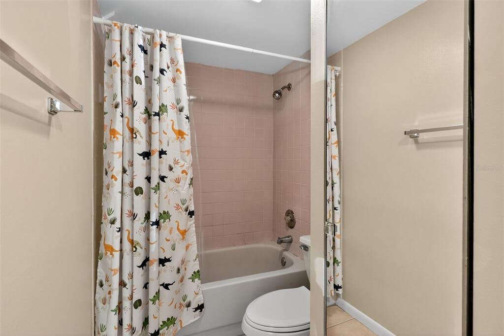 For Rent: $2,350 (3 beds, 2 baths, 1572 Square Feet)