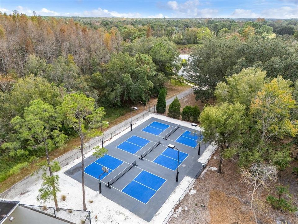 На продажу: $171,999 (2 спален, 2 ванн, 1164 Квадратных фут)