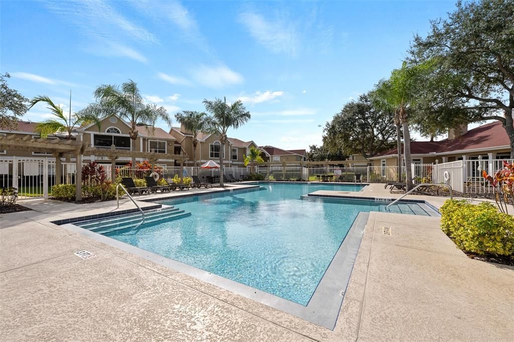 На продажу: $171,999 (2 спален, 2 ванн, 1164 Квадратных фут)