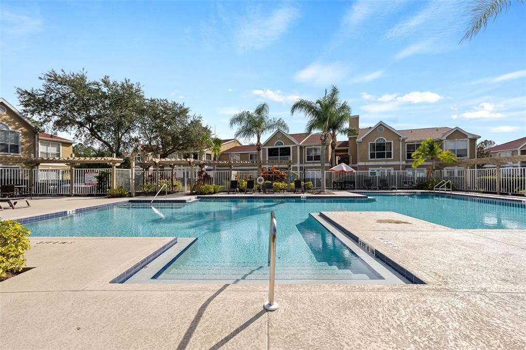 На продажу: $171,999 (2 спален, 2 ванн, 1164 Квадратных фут)