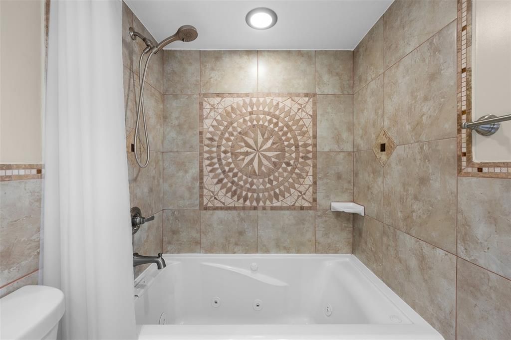 На продажу: $171,999 (2 спален, 2 ванн, 1164 Квадратных фут)