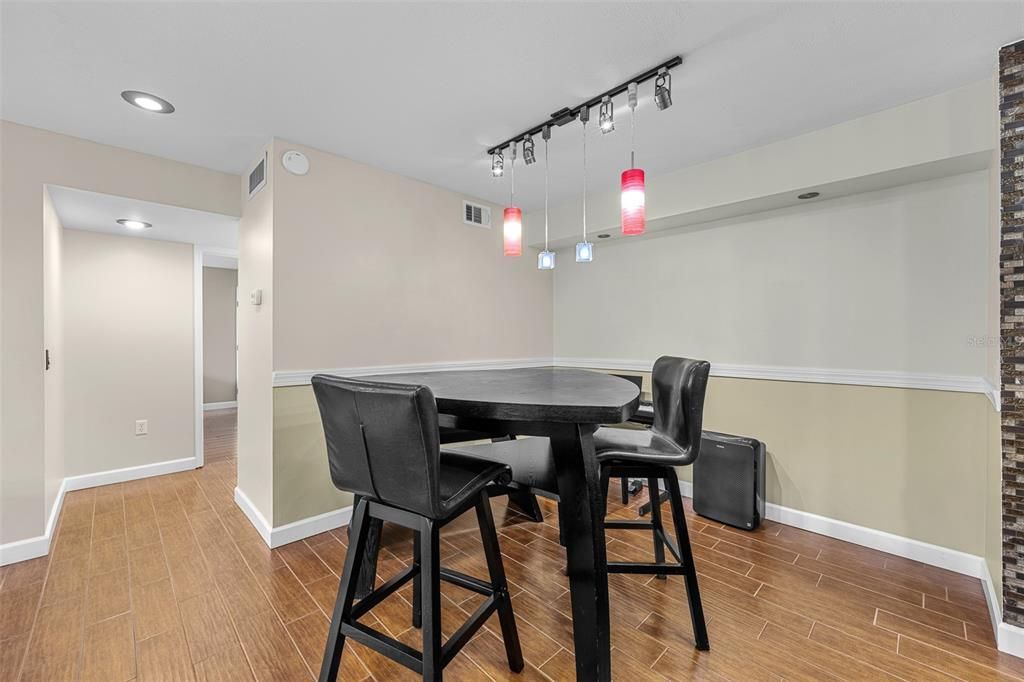 На продажу: $171,999 (2 спален, 2 ванн, 1164 Квадратных фут)