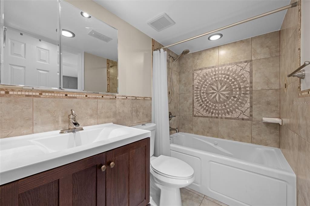 На продажу: $171,999 (2 спален, 2 ванн, 1164 Квадратных фут)