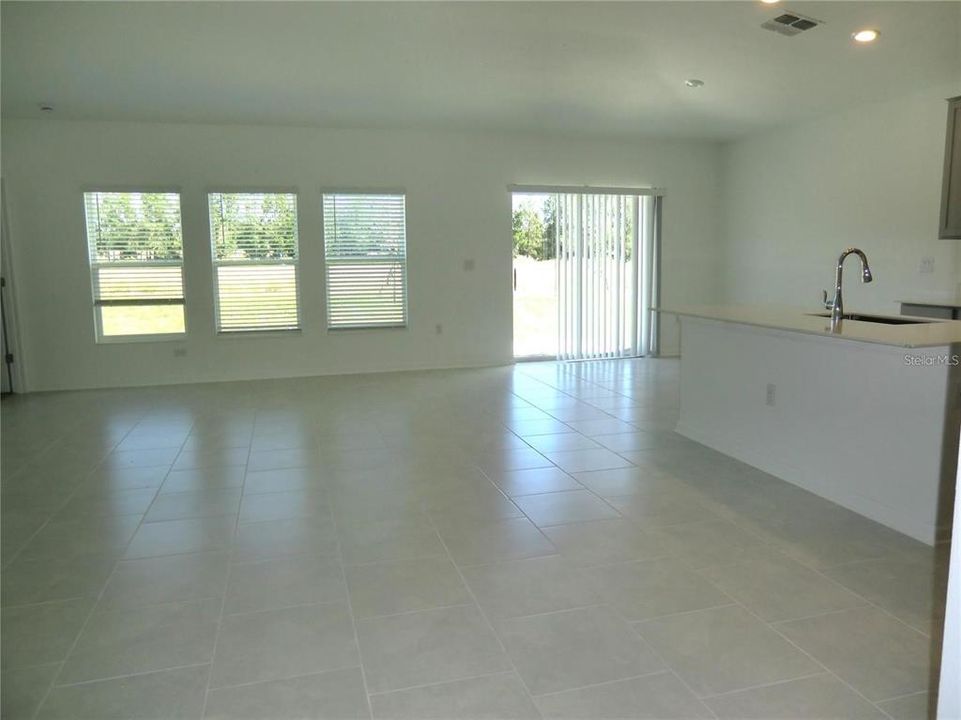 出租: $2,250 (4 贝兹, 2 浴室, 1936 平方英尺)