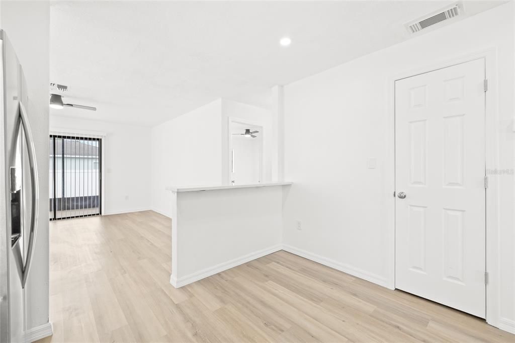 待售: $214,900 (2 贝兹, 1 浴室, 865 平方英尺)