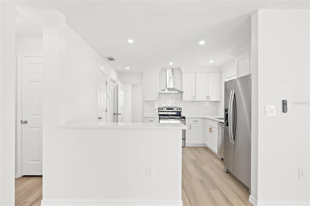 待售: $214,900 (2 贝兹, 1 浴室, 865 平方英尺)