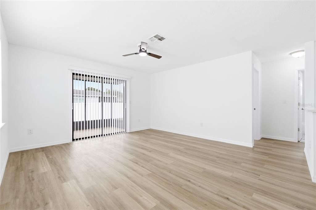 待售: $214,900 (2 贝兹, 1 浴室, 865 平方英尺)