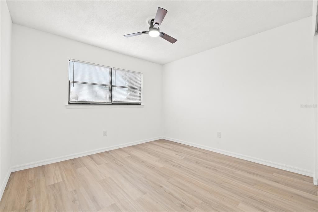 待售: $214,900 (2 贝兹, 1 浴室, 865 平方英尺)