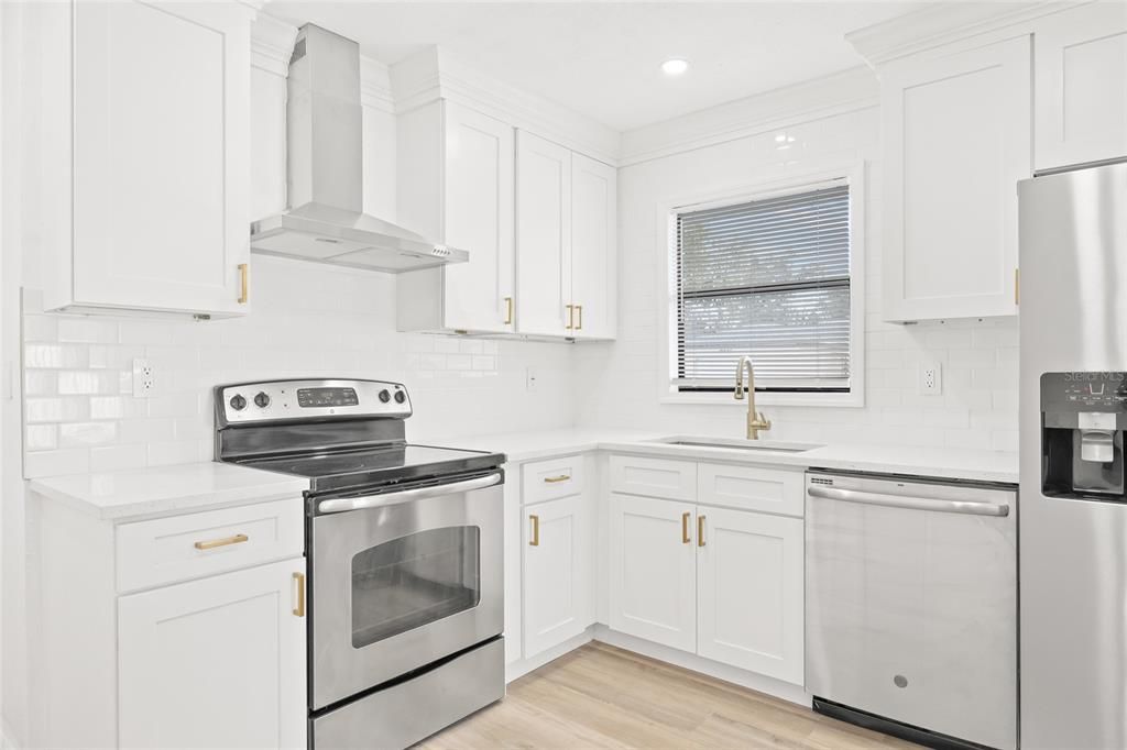 待售: $214,900 (2 贝兹, 1 浴室, 865 平方英尺)