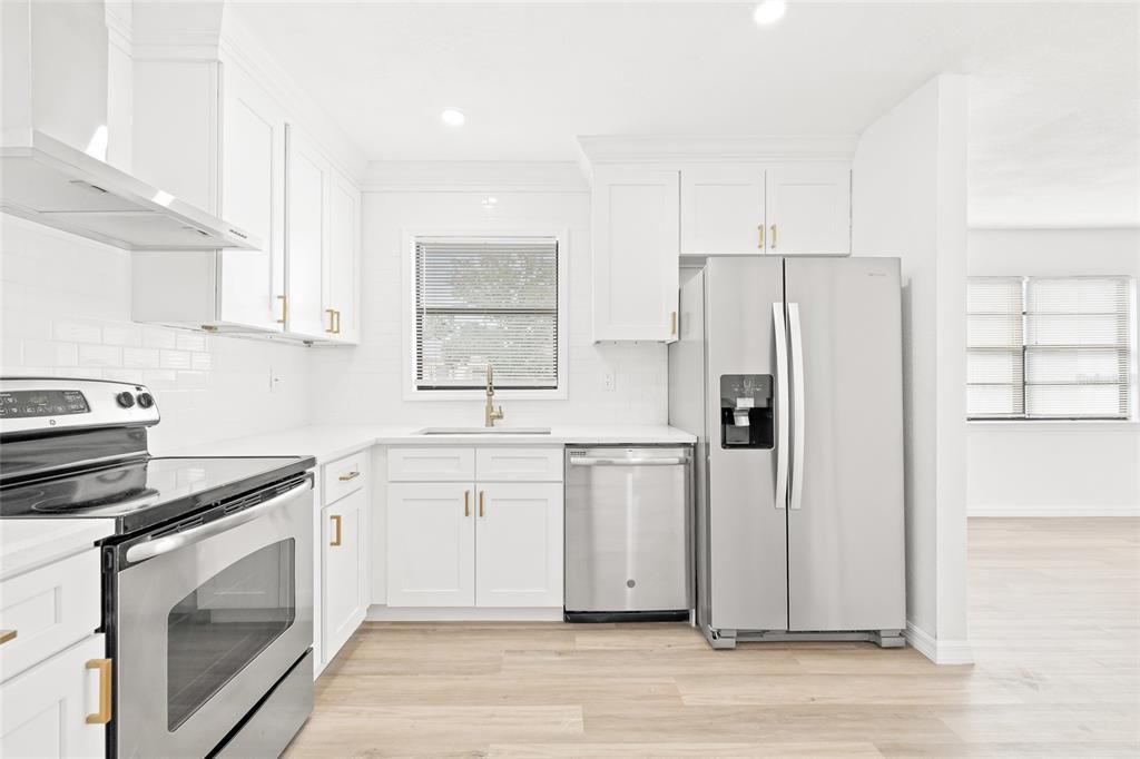 待售: $214,900 (2 贝兹, 1 浴室, 865 平方英尺)