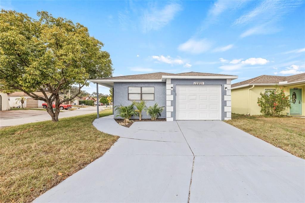 待售: $214,900 (2 贝兹, 1 浴室, 865 平方英尺)