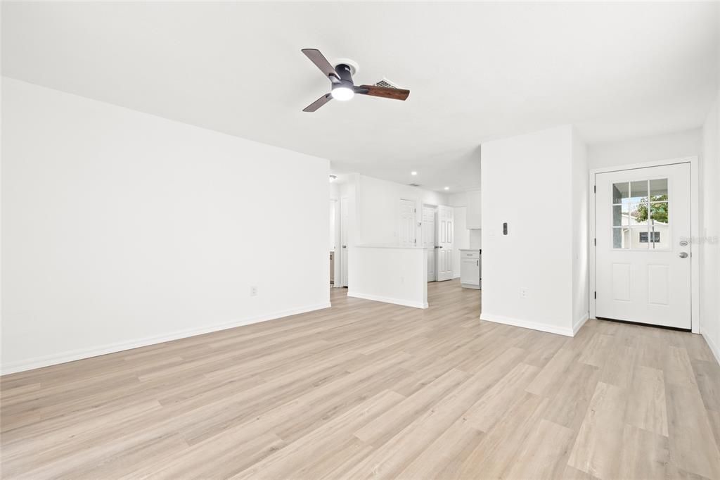 待售: $214,900 (2 贝兹, 1 浴室, 865 平方英尺)