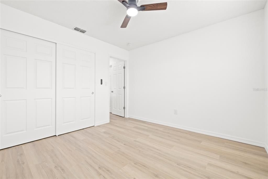 待售: $214,900 (2 贝兹, 1 浴室, 865 平方英尺)