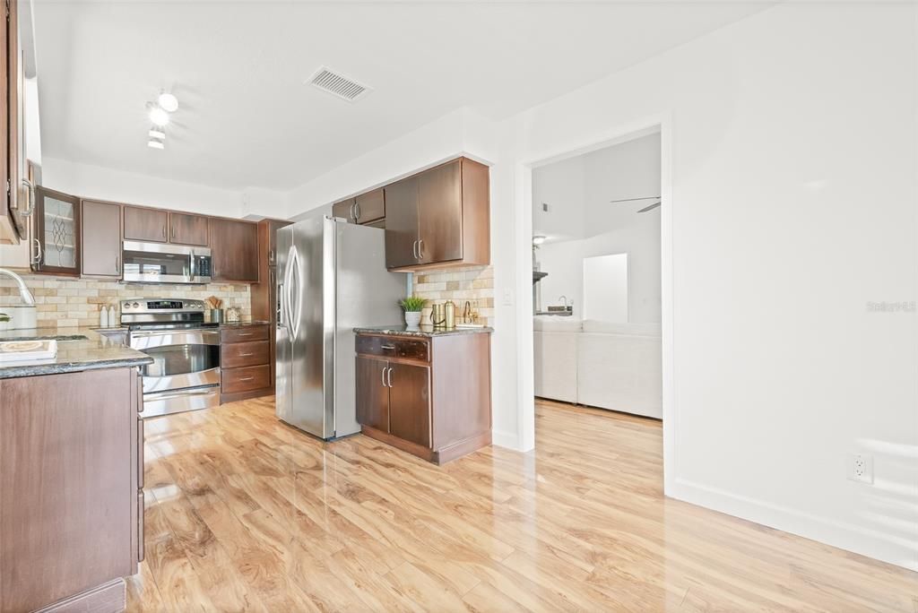 En Venta: $489,900 (4 camas, 3 baños, 2094 Pies cuadrados)