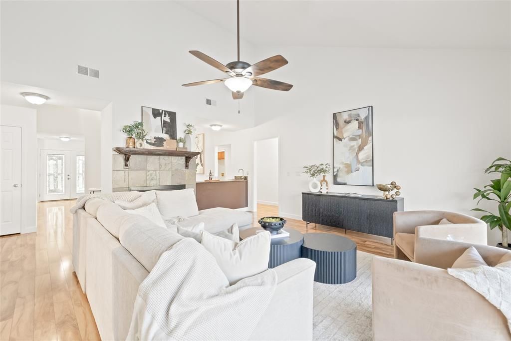 En Venta: $489,900 (4 camas, 3 baños, 2094 Pies cuadrados)