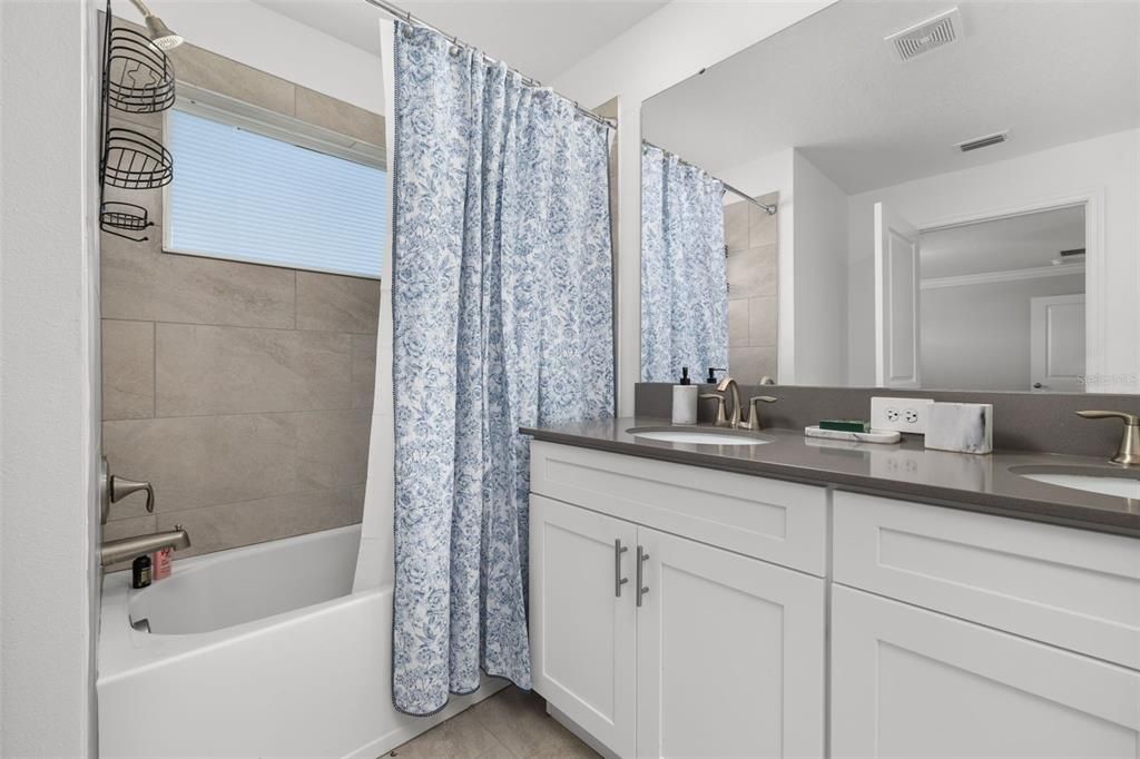 En Venta: $525,000 (4 camas, 3 baños, 1902 Pies cuadrados)