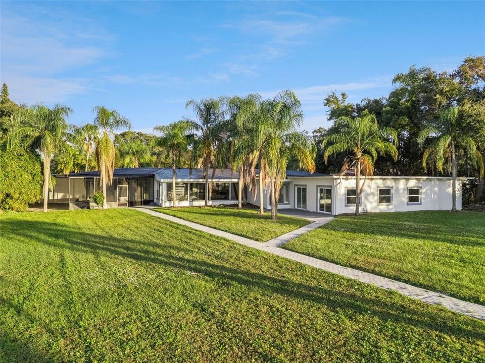 For Sale: $1,599,999 (5 beds, 5 baths, 4389 Square Feet)