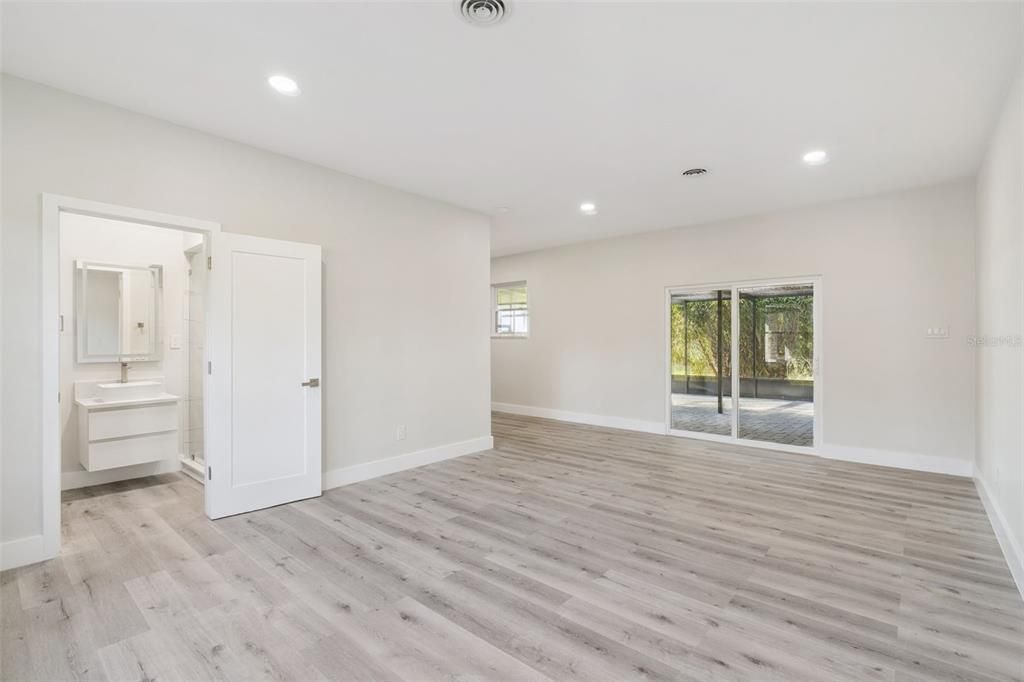 For Sale: $1,599,999 (5 beds, 5 baths, 4389 Square Feet)