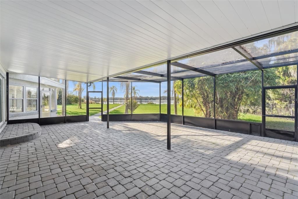 For Sale: $1,599,999 (5 beds, 5 baths, 4389 Square Feet)