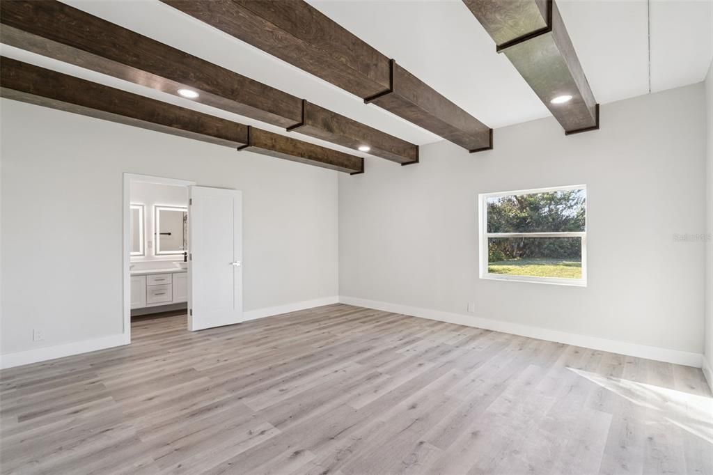 For Sale: $1,599,999 (5 beds, 5 baths, 4389 Square Feet)