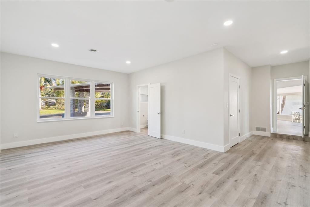 For Sale: $1,599,999 (5 beds, 5 baths, 4389 Square Feet)