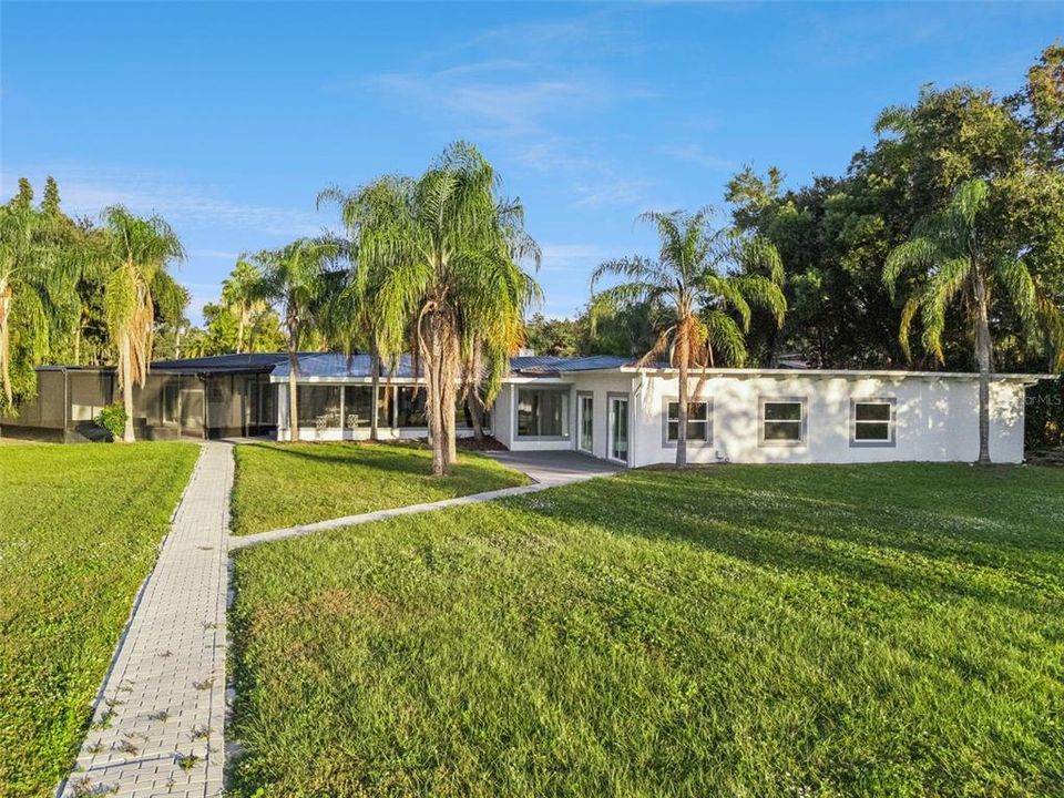 For Sale: $1,599,999 (5 beds, 5 baths, 4389 Square Feet)