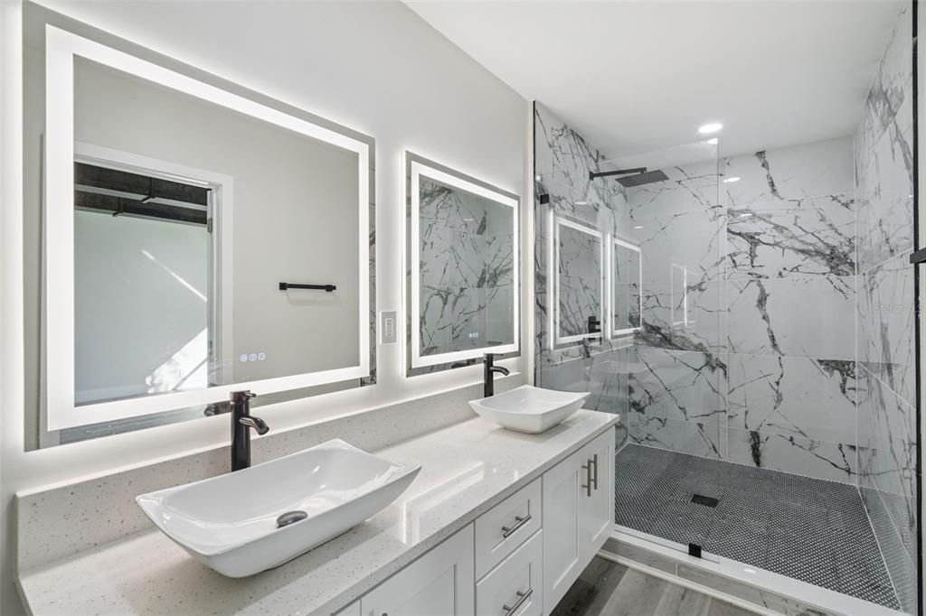 For Sale: $1,599,999 (5 beds, 5 baths, 4389 Square Feet)