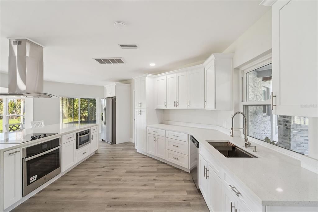 For Sale: $1,599,999 (5 beds, 5 baths, 4389 Square Feet)