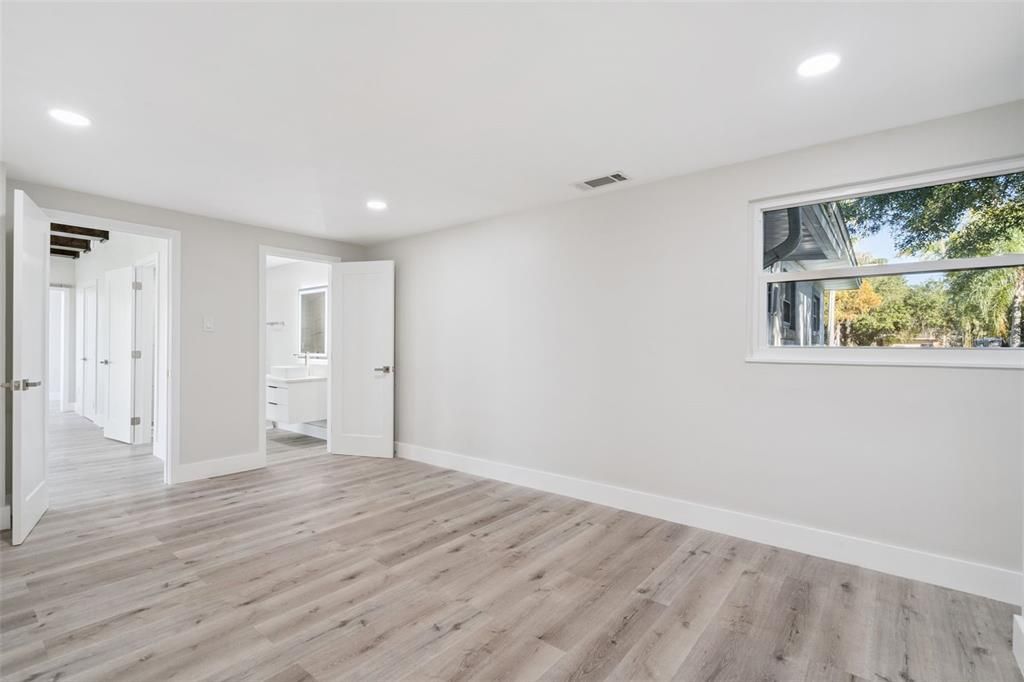 For Sale: $1,599,999 (5 beds, 5 baths, 4389 Square Feet)