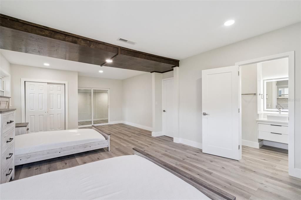 For Sale: $1,599,999 (5 beds, 5 baths, 4389 Square Feet)