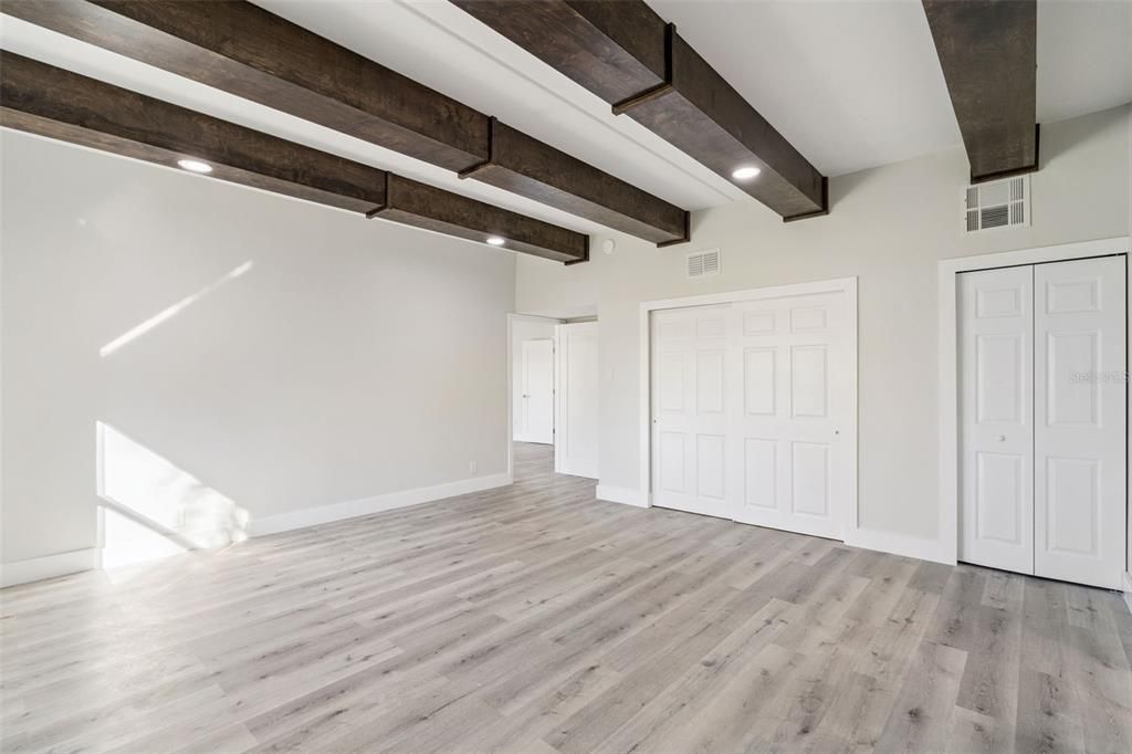 For Sale: $1,599,999 (5 beds, 5 baths, 4389 Square Feet)