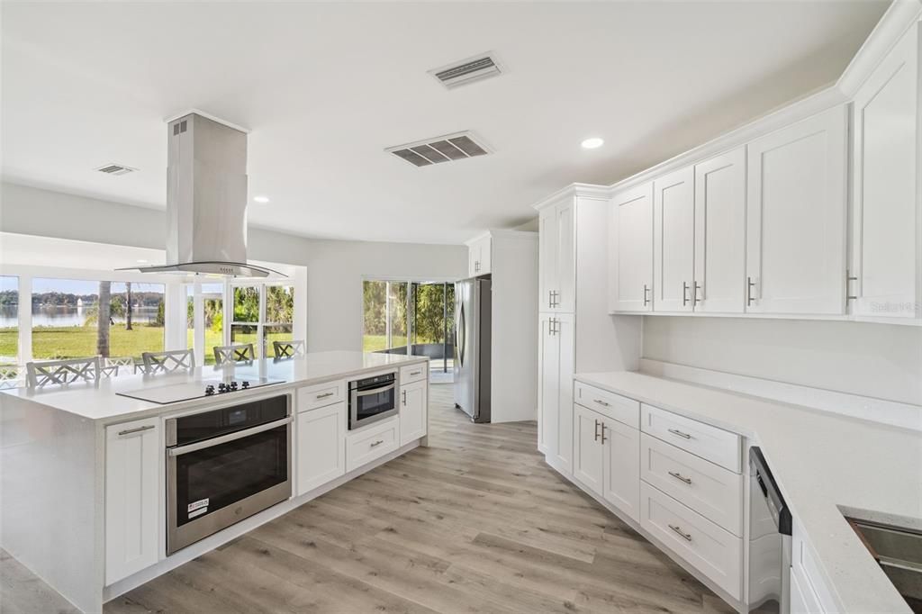 For Sale: $1,599,999 (5 beds, 5 baths, 4389 Square Feet)