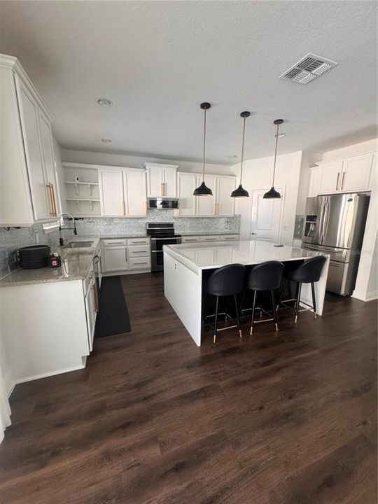 For Rent: $5,600 (5 beds, 3 baths, 3365 Square Feet)