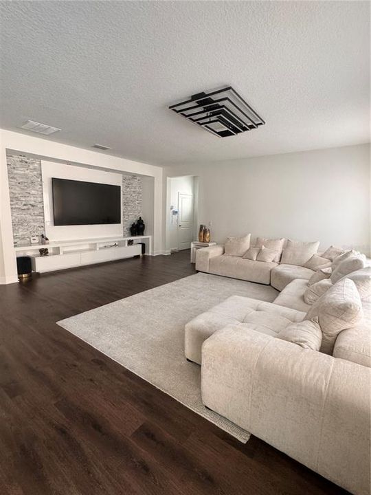 For Rent: $5,600 (5 beds, 3 baths, 3365 Square Feet)