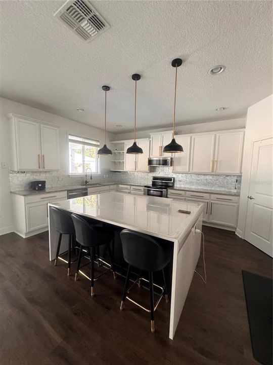 For Rent: $5,600 (5 beds, 3 baths, 3365 Square Feet)