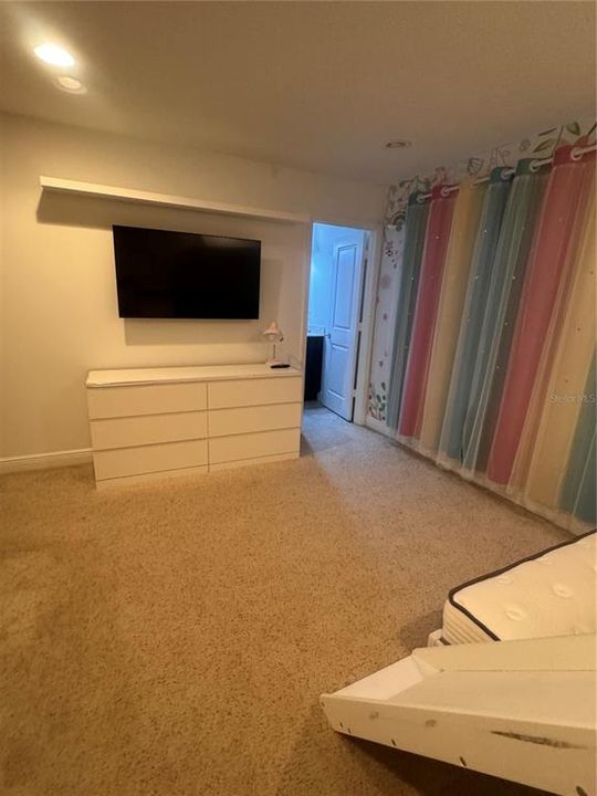 For Rent: $5,600 (5 beds, 3 baths, 3365 Square Feet)