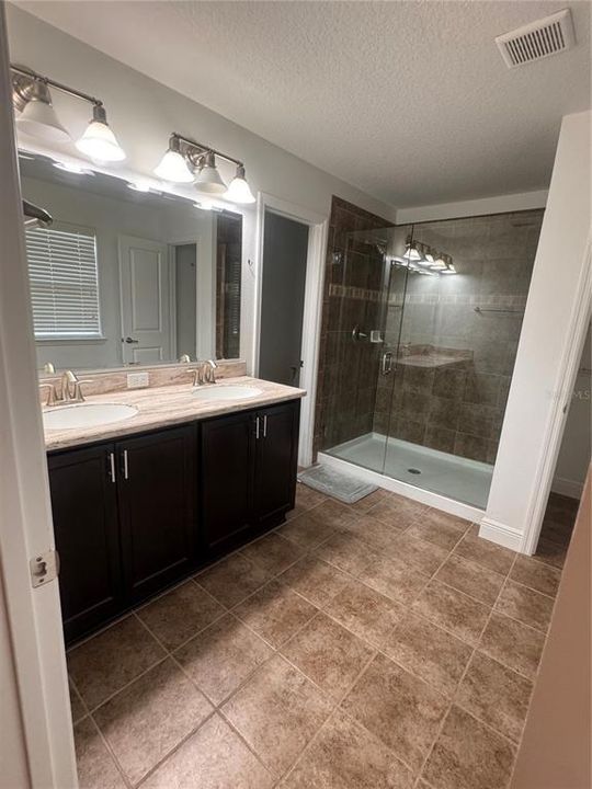 For Rent: $5,600 (5 beds, 3 baths, 3365 Square Feet)