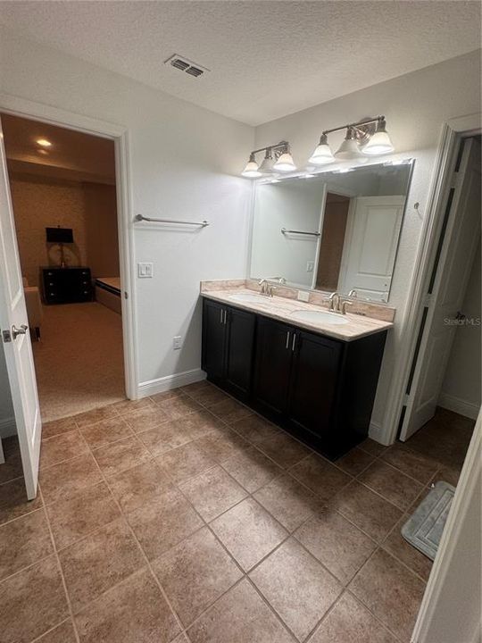 For Rent: $5,600 (5 beds, 3 baths, 3365 Square Feet)