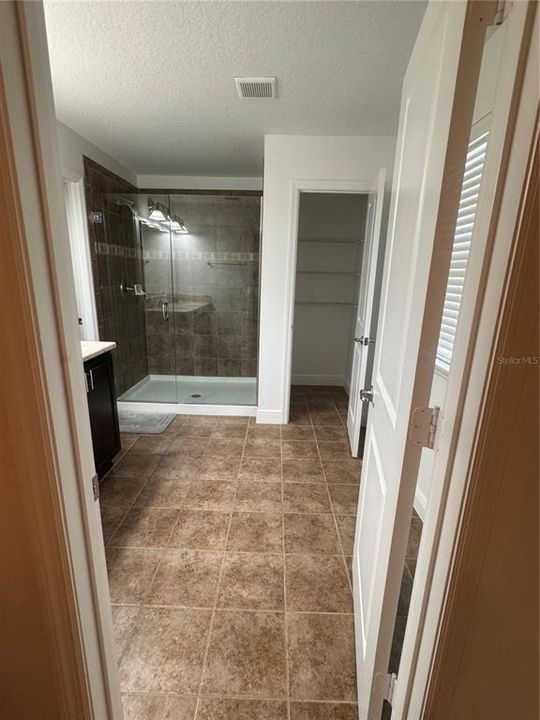 For Rent: $5,600 (5 beds, 3 baths, 3365 Square Feet)