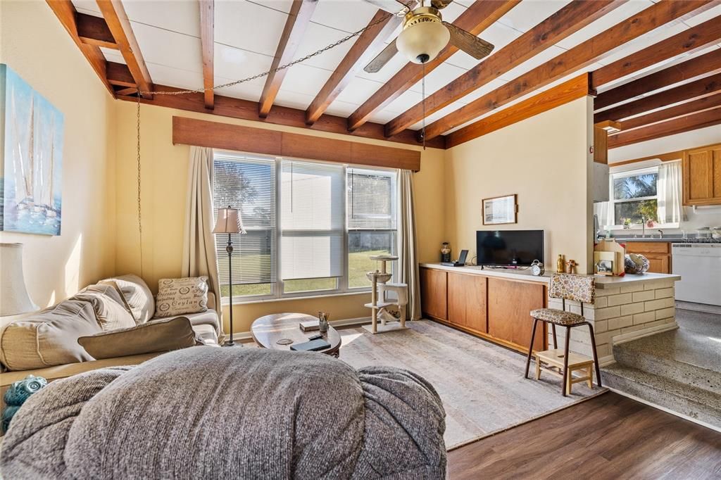 待售: $210,000 (2 贝兹, 1 浴室, 1088 平方英尺)